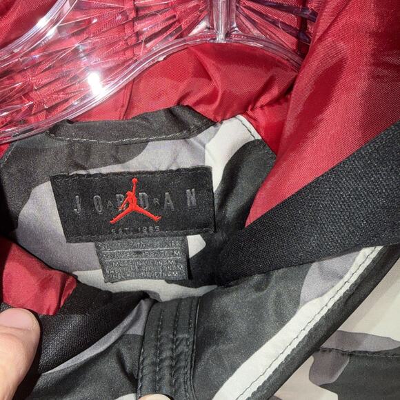 AIR JORDAN boys LAYERED-LOOK HOODED Puffer VEST JACKET XL camo Jump Man Logo - Picture 4 of 10